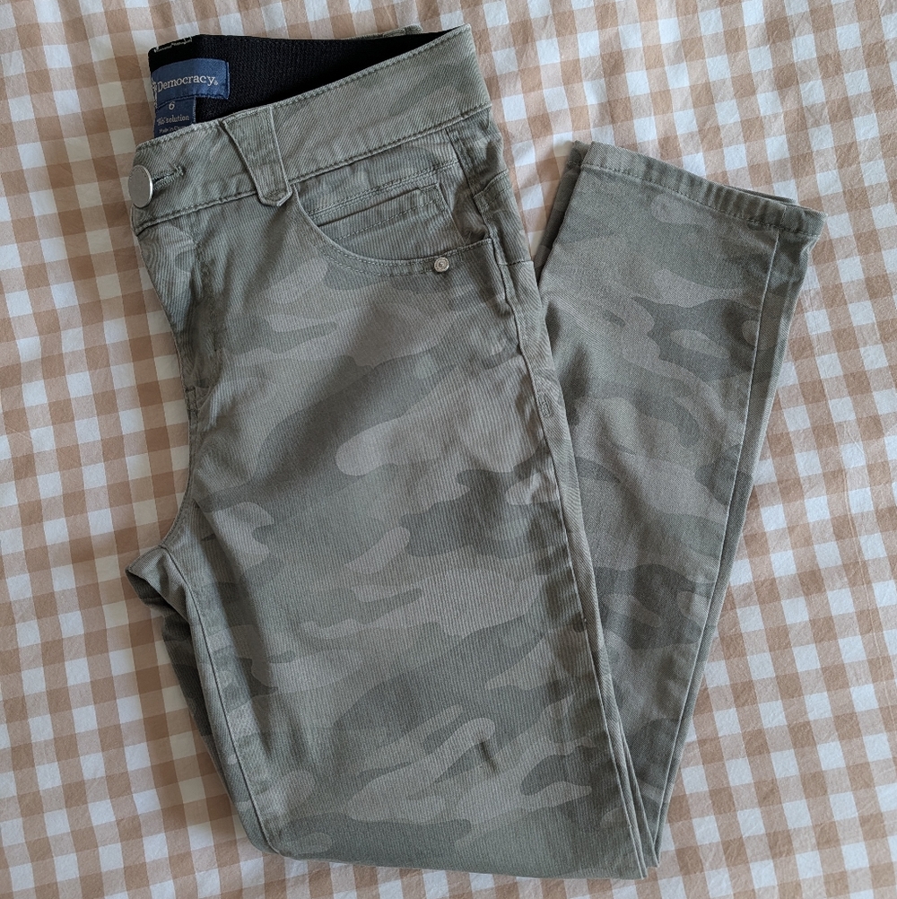 Democracy “Ab”solution Camo Skinny Pants - Size 6